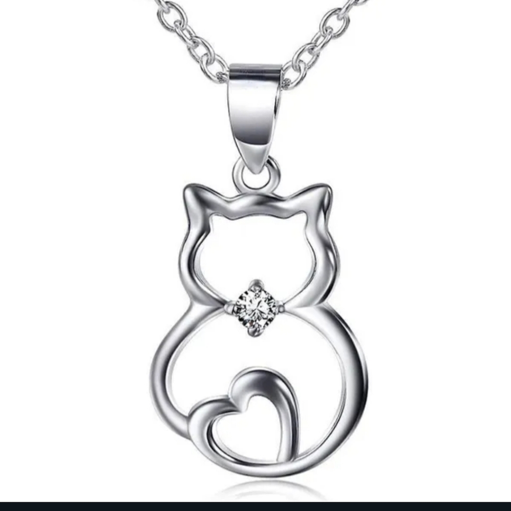 NWT Beautiful Classic Silver Hollow Out Cat Necklace!!